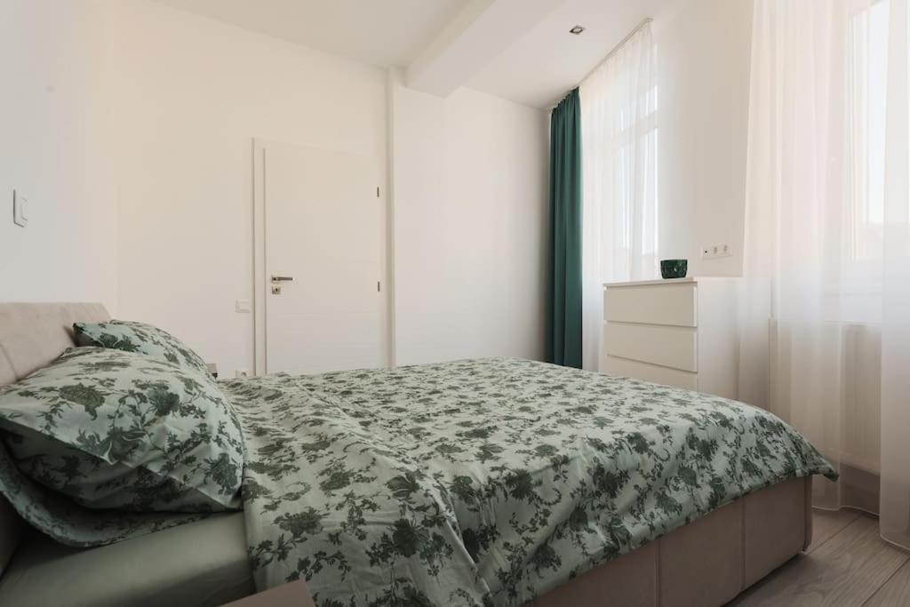 Ambassador Apartment Baia Mare Exteriör bild